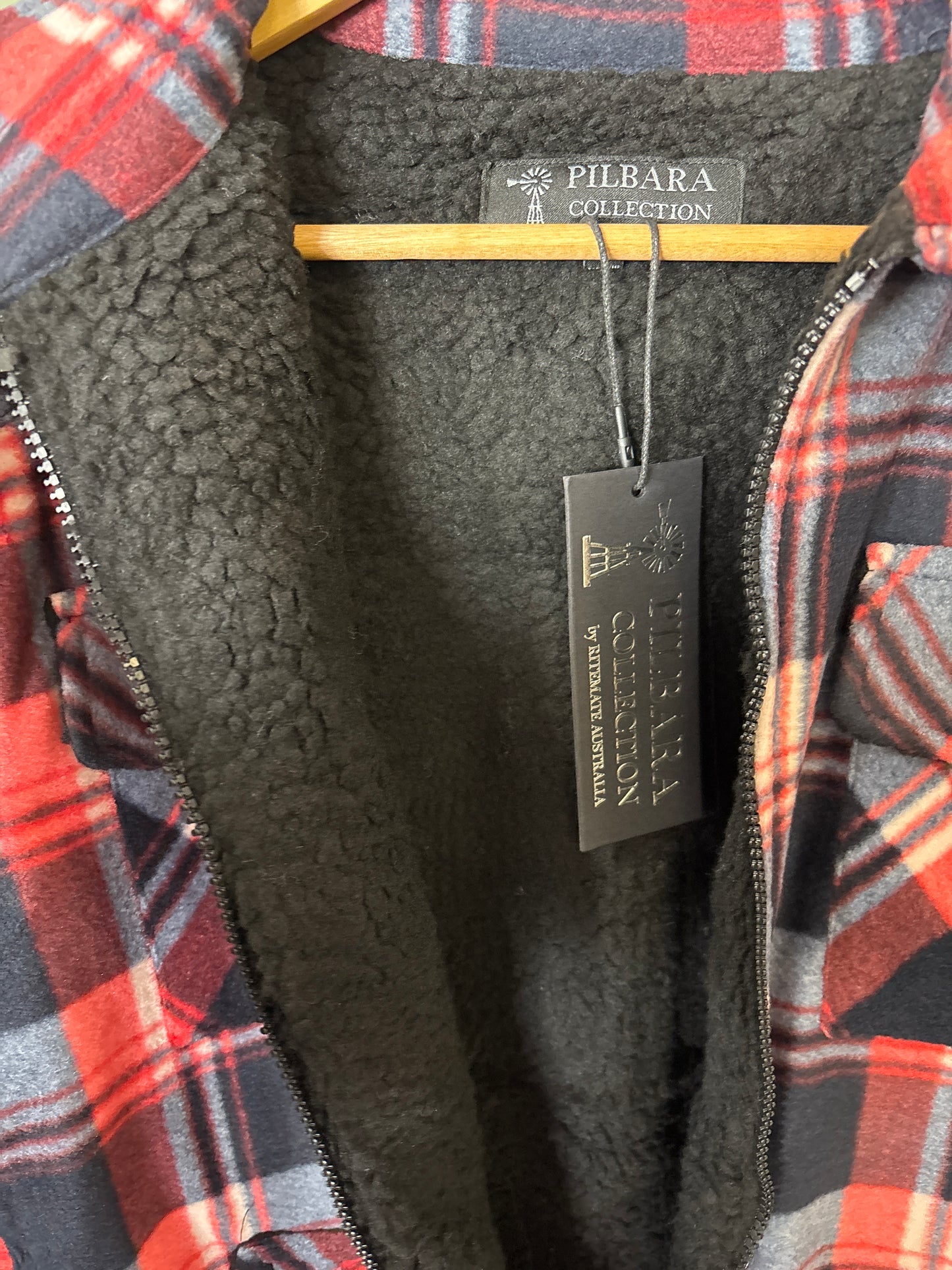 Pilbara - Men’s Sherpa Lined Jacket - Red/Black