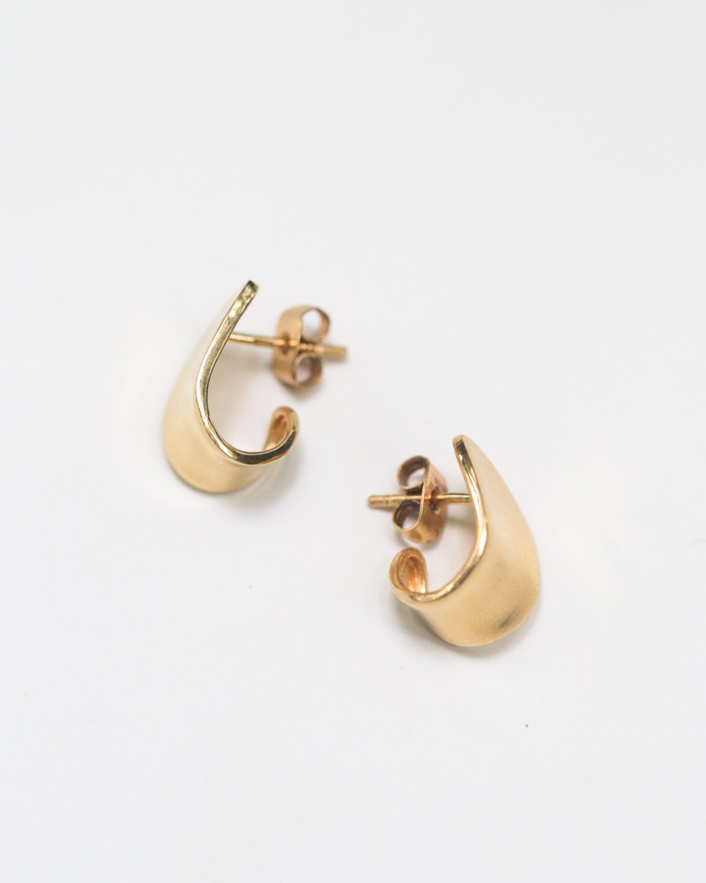 Pele - Earrings - Cuff Hoops Gold