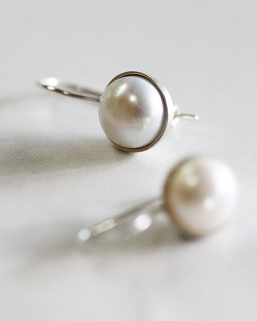 Pele - Earrings - Pearl Moon - Silver