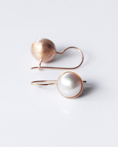 Pele - Earrings - Pearl Moon - Gold