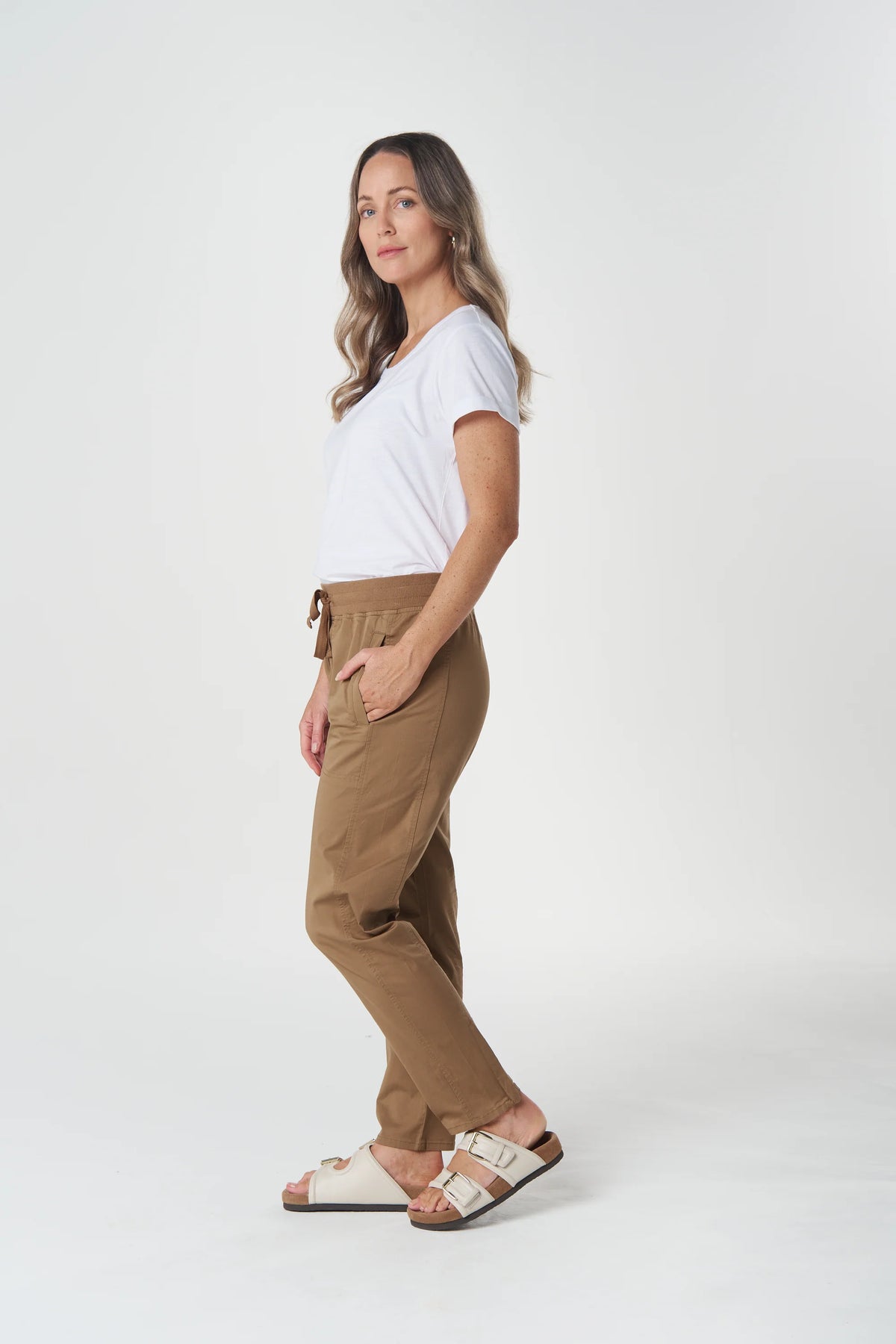 Goondiwindi Cotton - Vine Cropped Jogger - Brass