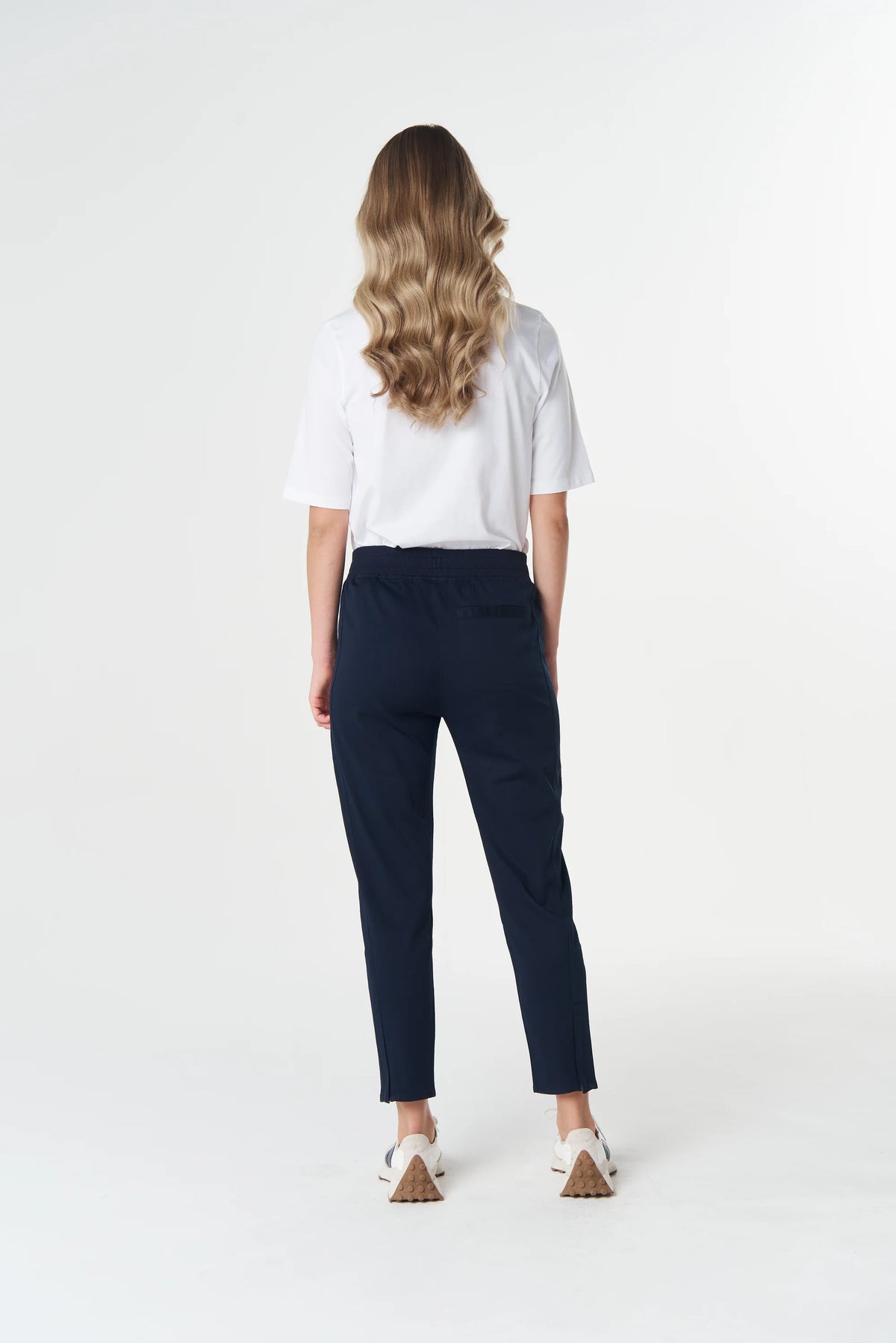 Goondiwindi Cotton - Vine Cropped Jogger - Navy